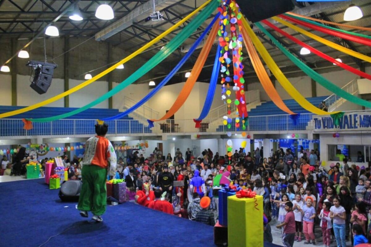 Niños en una actividad de la Escuela Bíblica